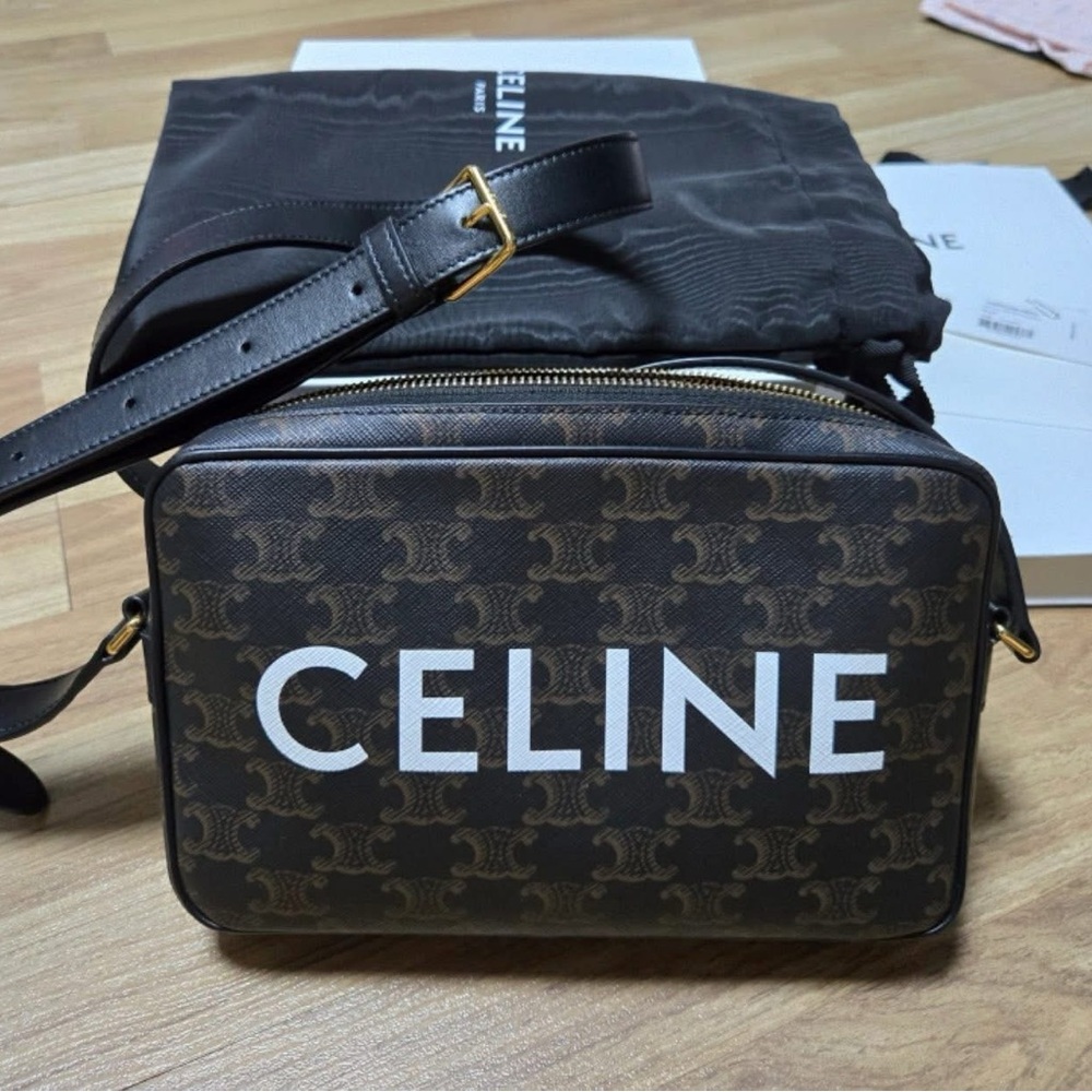 ‼️‼️SOLD‼️‼️
Celine Brown and Black Crossbody Bag

Sold on other online platform